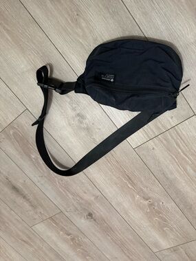 Lululemon Black Men’s Crossbody Sling Bag